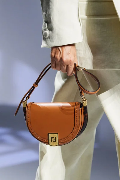 Look 27